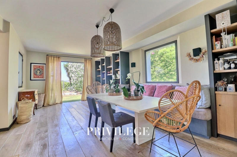 Villa - 315 m² - 6 pièces