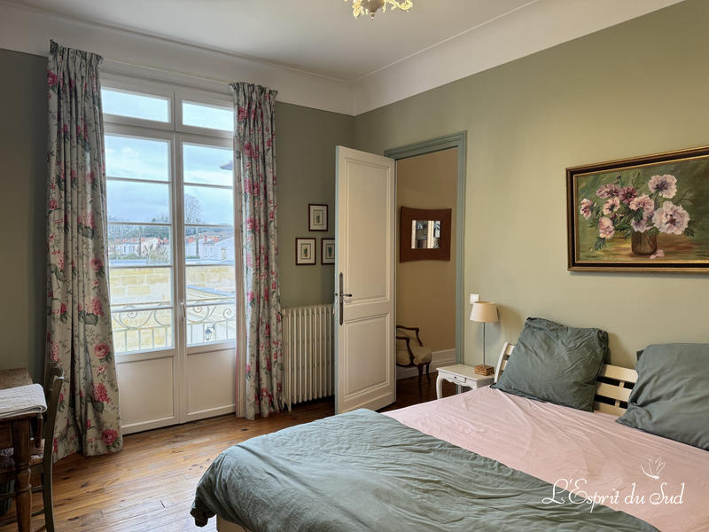 Maison - 400 m² - 10 pièces