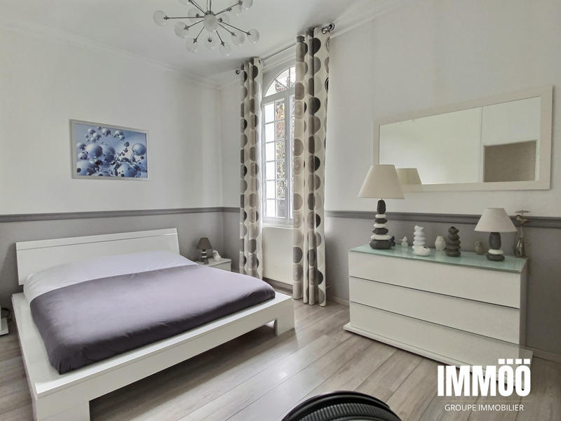 Maison - 225 m² - 10 pièces