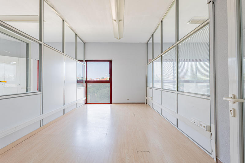 Local commercial - 150 m² - 5 pièces