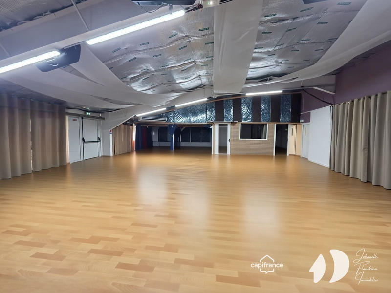 Local commercial - 160 m² - 1 pièce