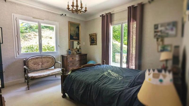 Demeure - 236 m² - 8 pièces