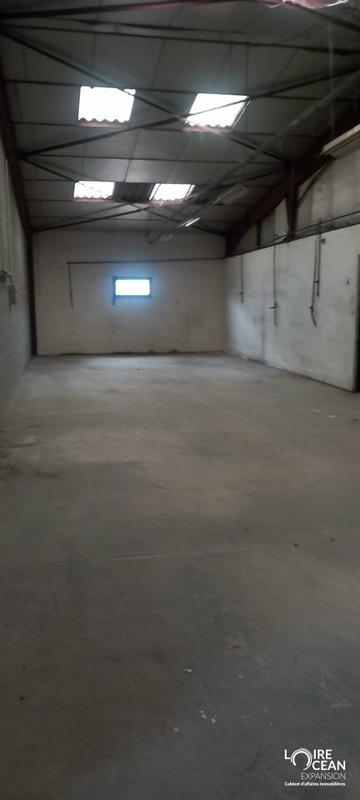 Entrepôt - 390 m²