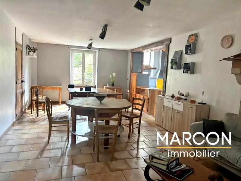 Maison de village - 302 m² - 15 pièces