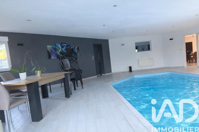 Maison - 250 m² - 6 pièces