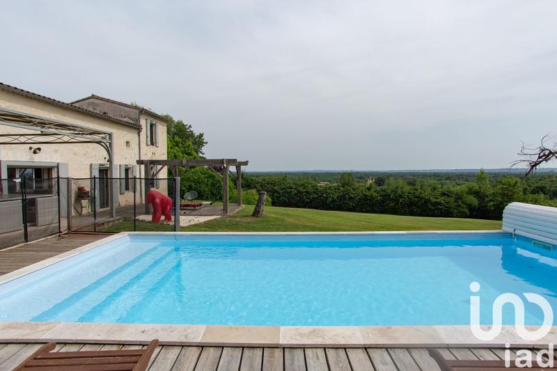 Maison - 207 m² - 7 pièces