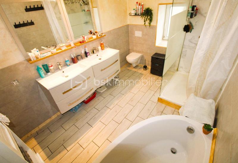 Maison - 281 m² - 5 pièces