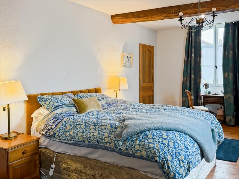 Maison - 387 m² - 8 pièces