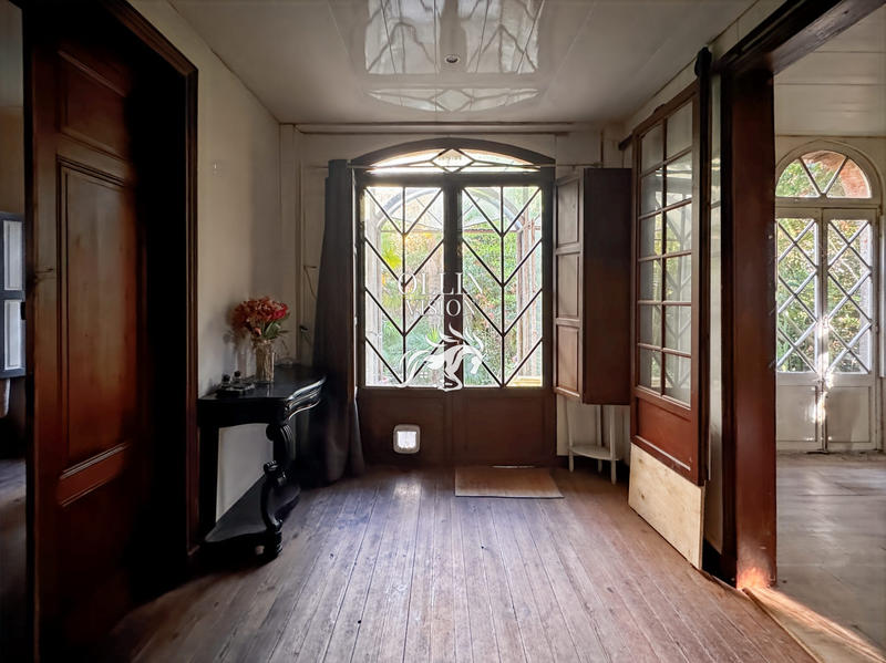 Maison - 300 m² - 10 pièces