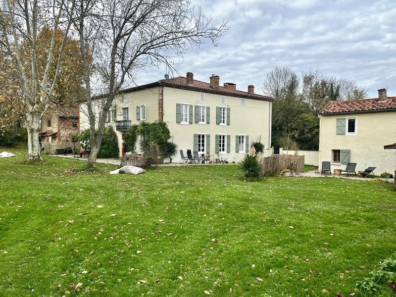 Maison de domaine - 570 m² - 20 pièces