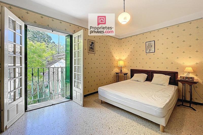 Maison - 185 m² - 9 pièces