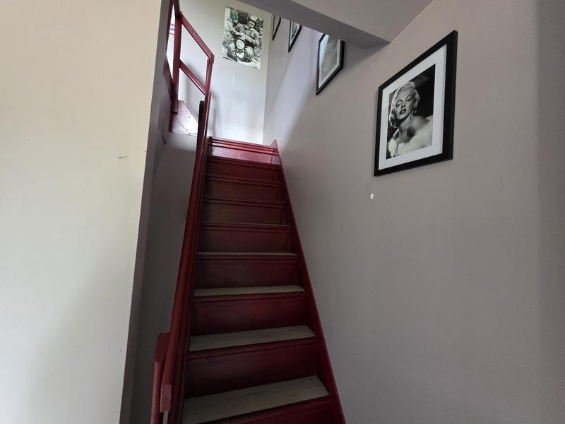 Maison - 245 m² - 9 pièces