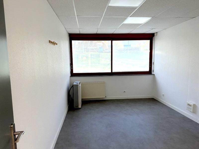 Entrepôt - 3 985 m² - 10 pièces