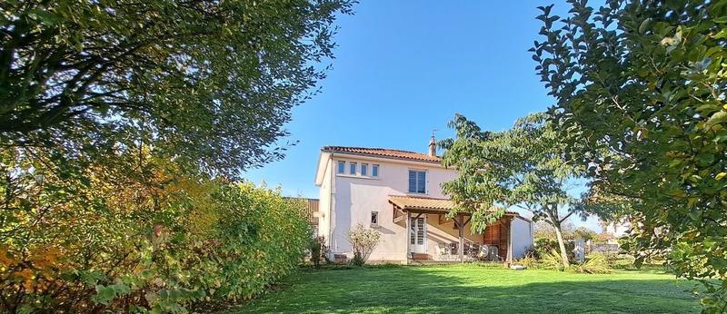 Maison - 137 m² - 6 pièces