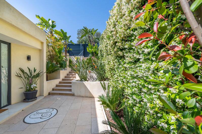 Villa - 350 m² - 6 pièces