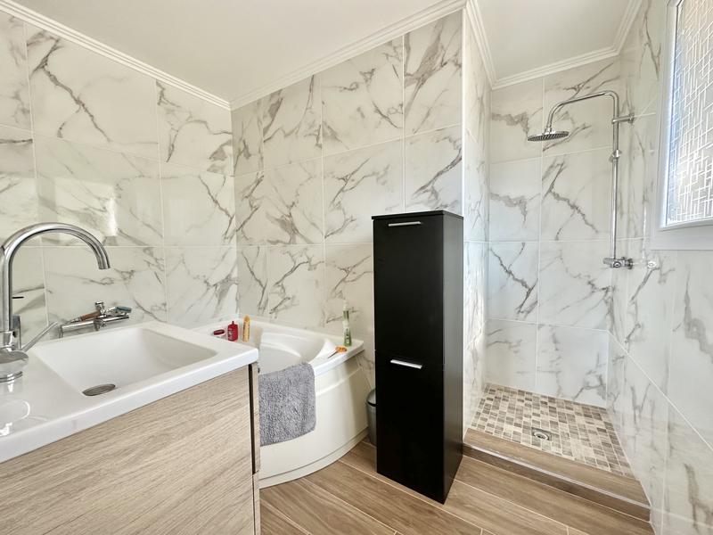 Maison - 216 m² - 7 pièces