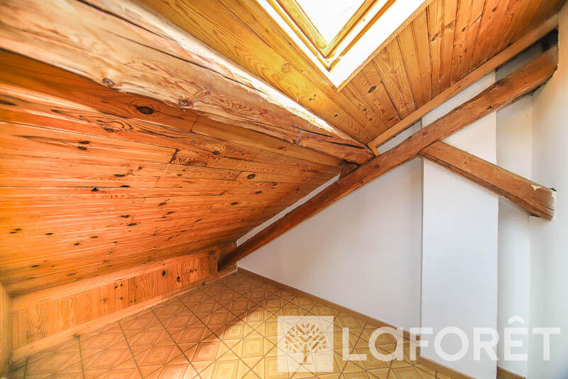 Maison - 260 m² - 17 pièces