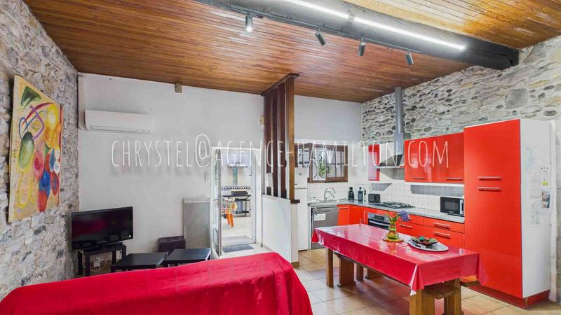 Maison - 260 m² - 12 pièces