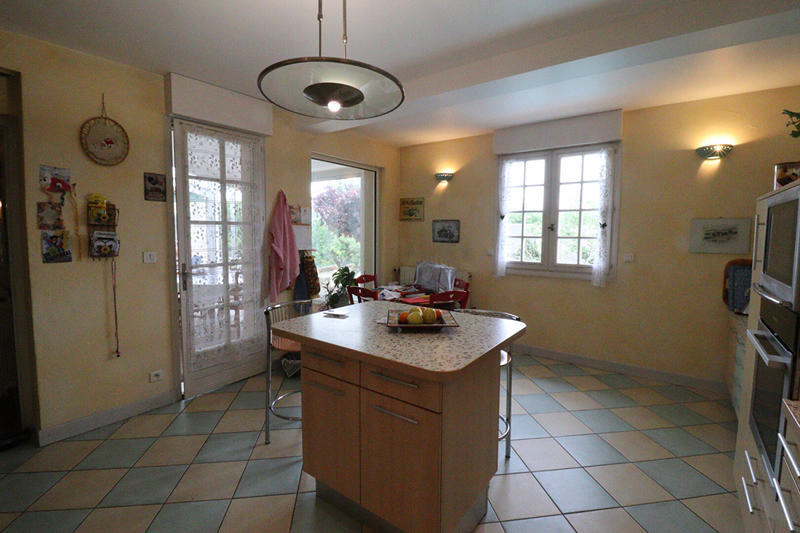 Maison - 265 m² - 10 pièces