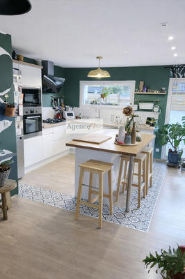 Maison traditionnelle - 140 m² - 5 pièces