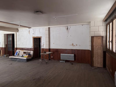 Maison - 390 m² - 9 pièces