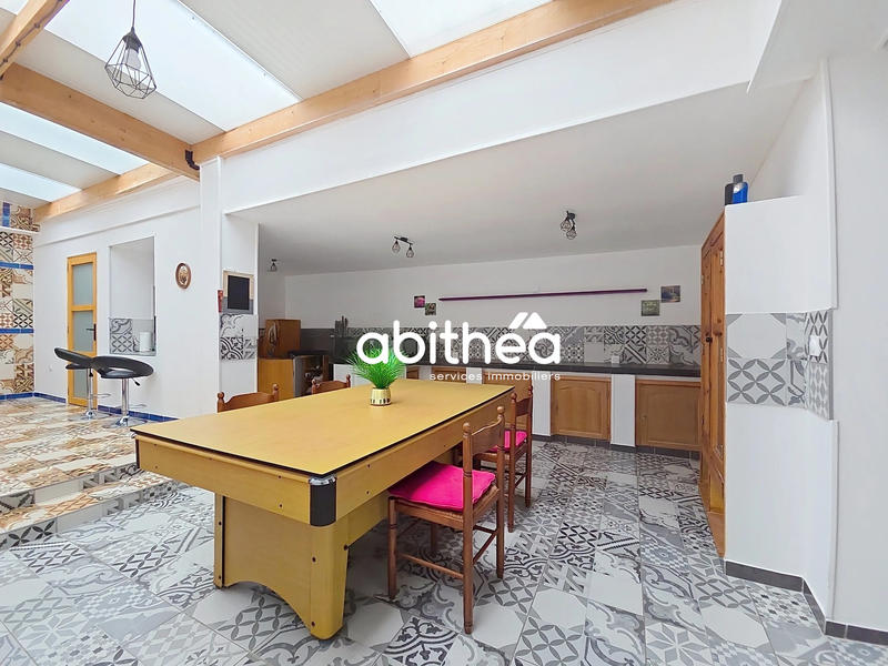 Maison - 220 m² - 7 pièces