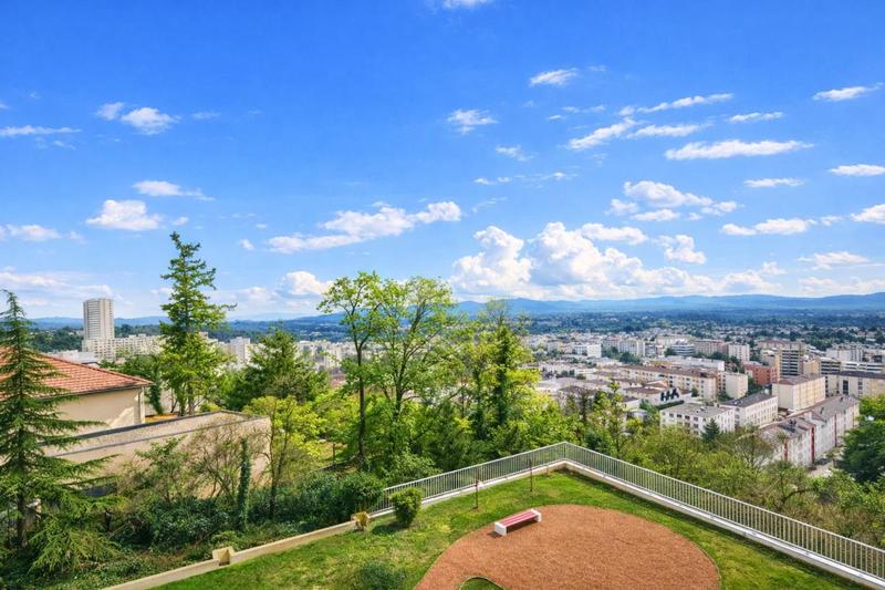 Appartement - 104 m² - 5 pièces