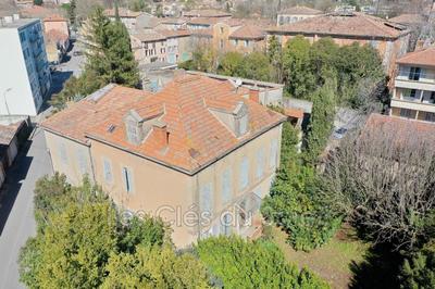 Maison - 357 m² - 14 pièces