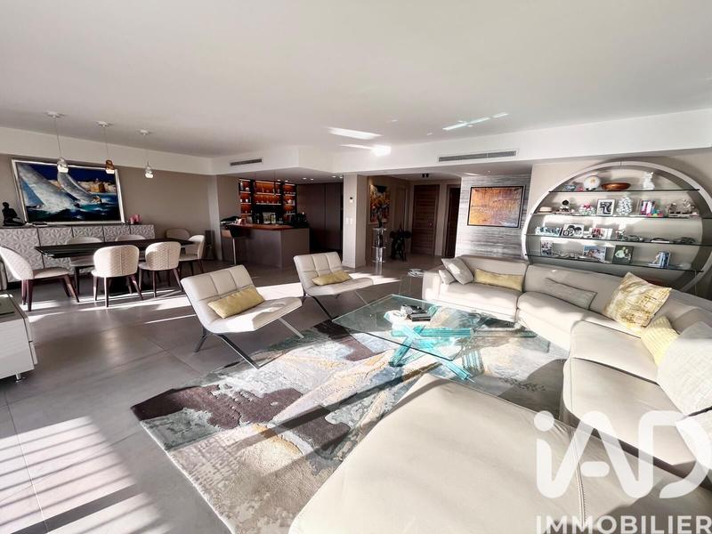 Appartement - 189 m² - 5 pièces