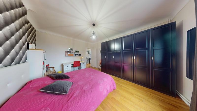 Maison - 230 m² - 6 pièces