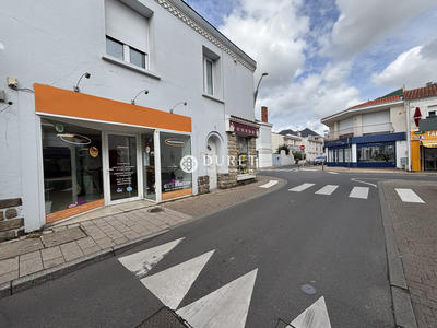 Local commercial - 90 m² - 4 pièces