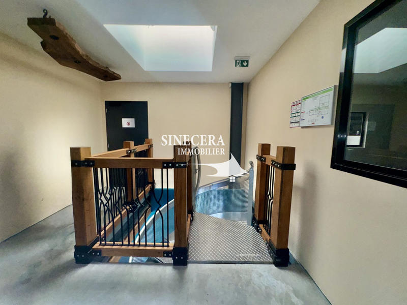 Local commercial - 10 102 m²