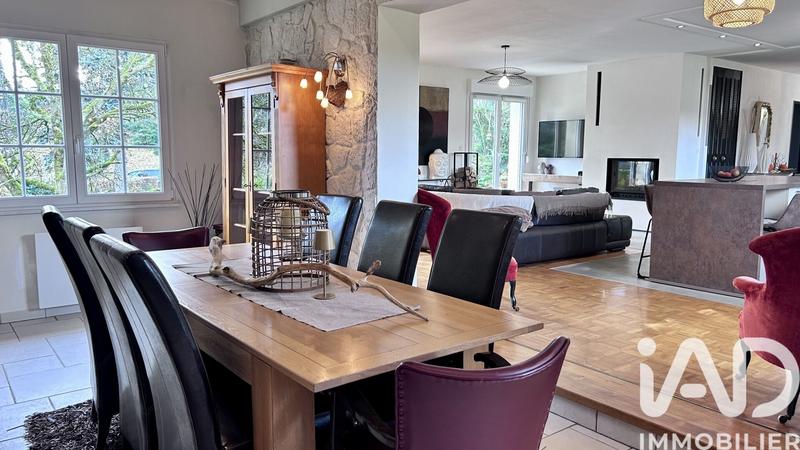 Maison - 141 m² - 8 pièces