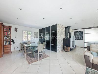 Villa - 230 m² - 8 pièces