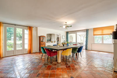 Maison - 864 m² - 14 pièces
