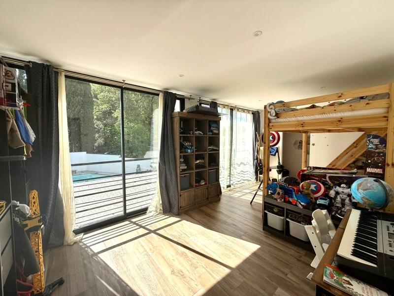 Maison - 220 m² - 6 pièces