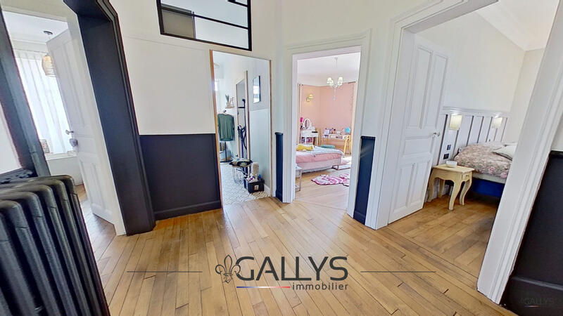 Maison - 205 m² - 7 pièces