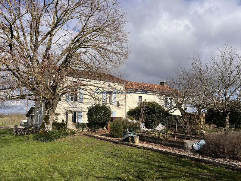 Maison - 347 m² - 11 pièces