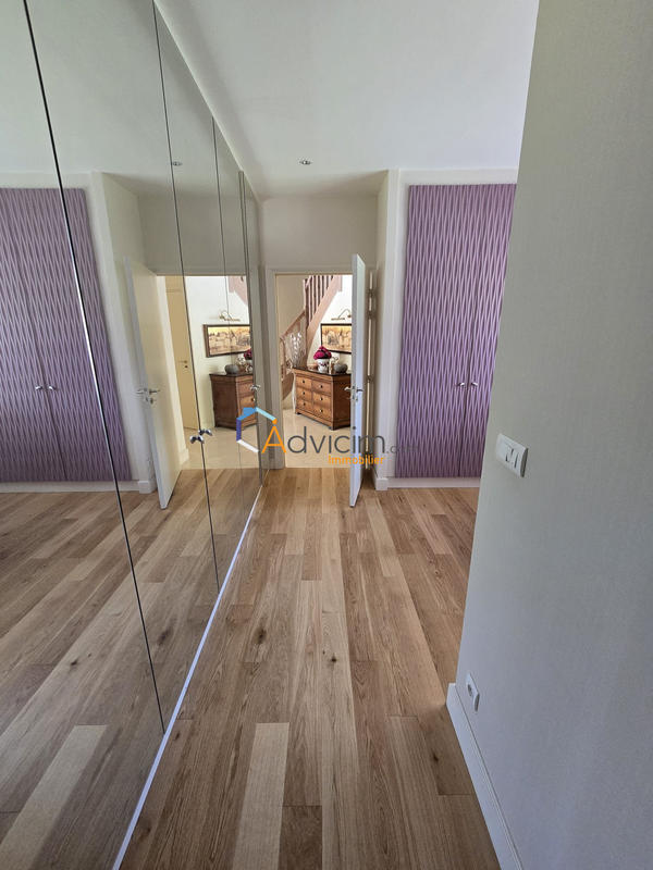 Villa - 260 m² - 6 pièces