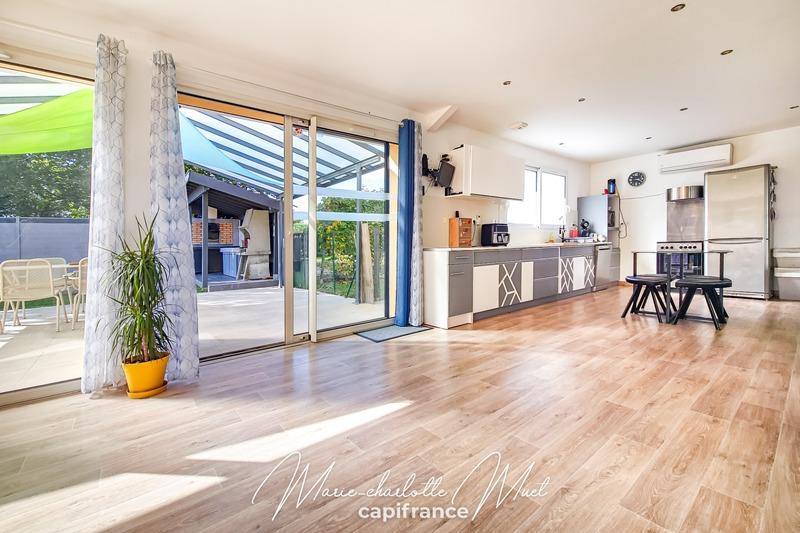 Maison - 220 m² - 6 pièces