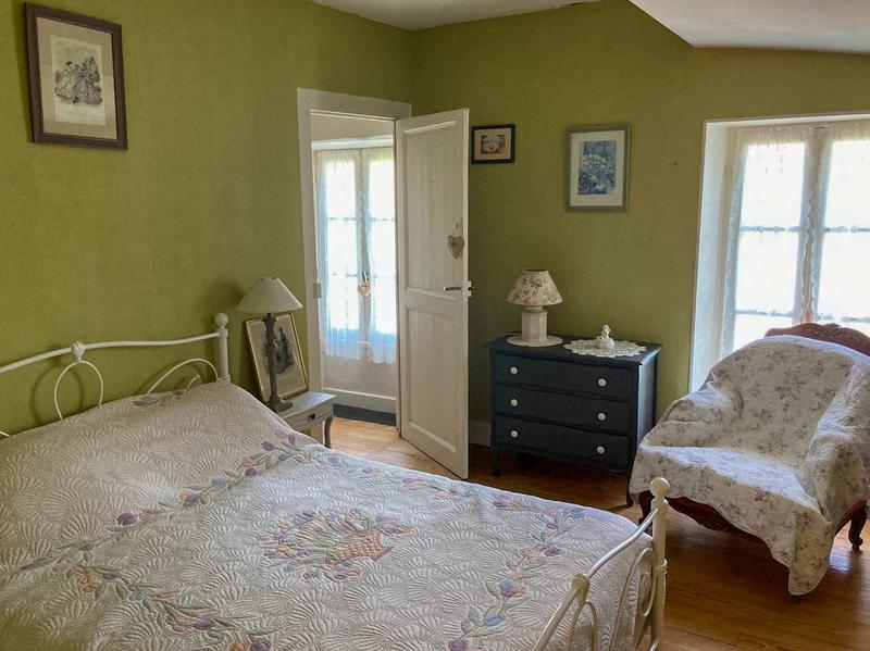 Maison - 225 m² - 9 pièces