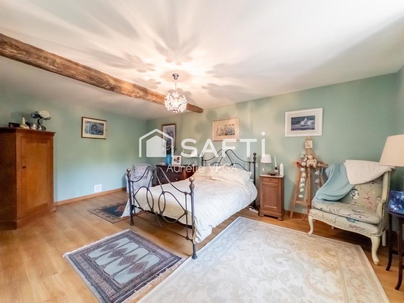 Maison - 210 m² - 5 pièces