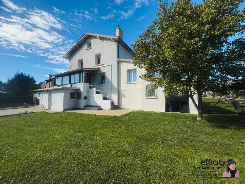 Maison - 250 m² - 12 pièces