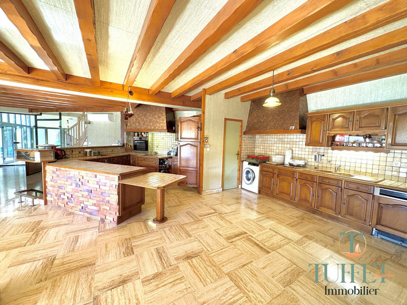 Villa - 256 m² - 9 pièces