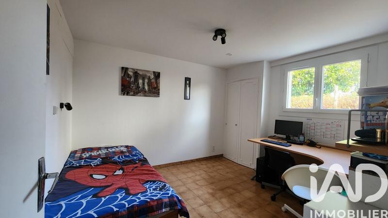 Maison - 235 m² - 10 pièces