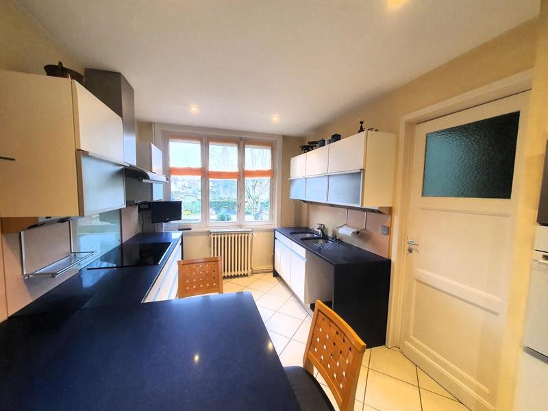 Maison - 230 m² - 11 pièces