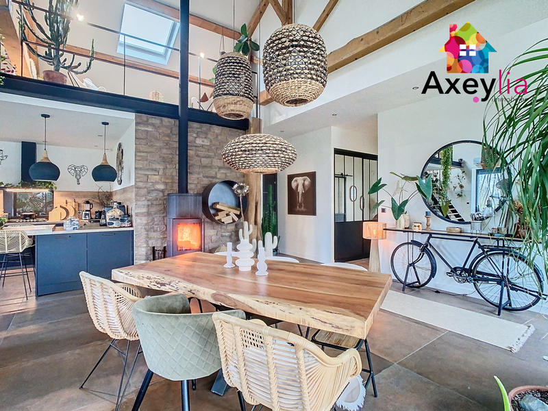 Propriété - 272 m² - 9 pièces