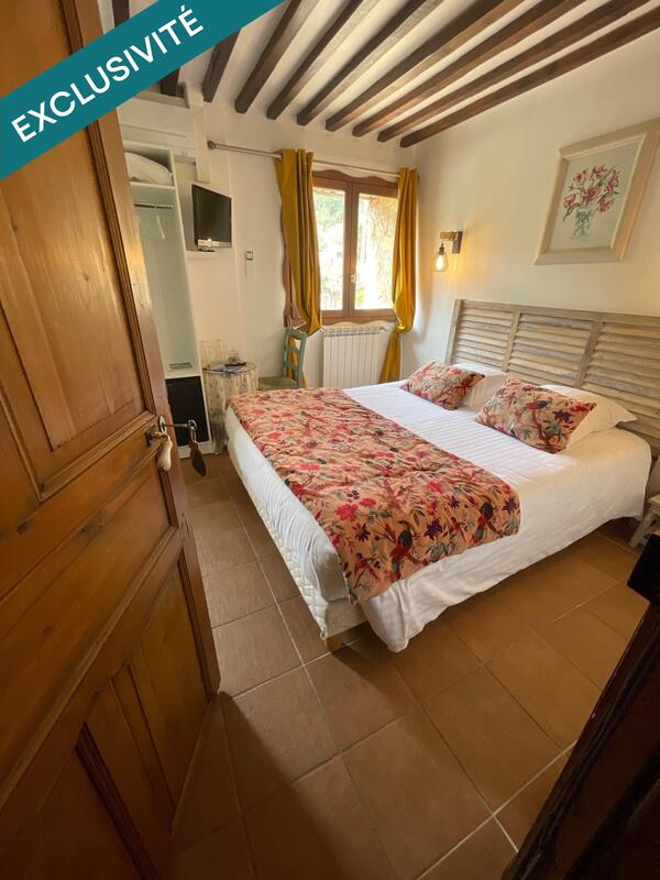 Maison - 375 m² - 10 pièces