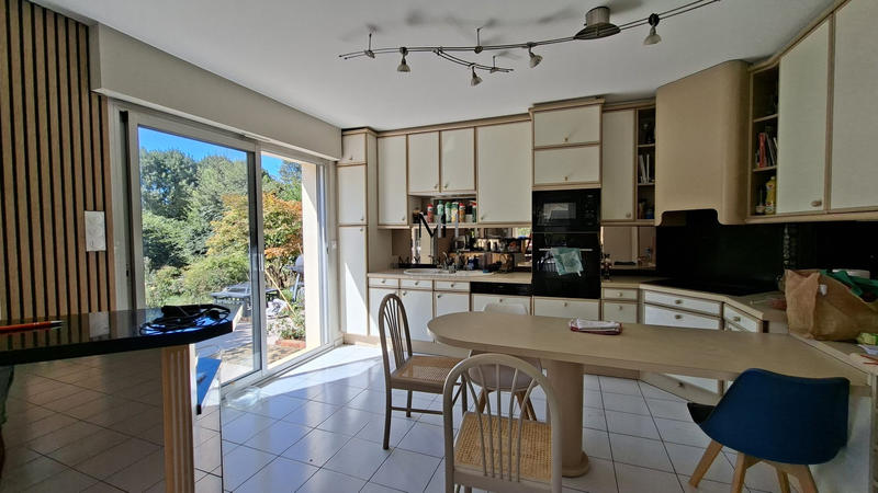 Maison - 237 m² - 7 pièces