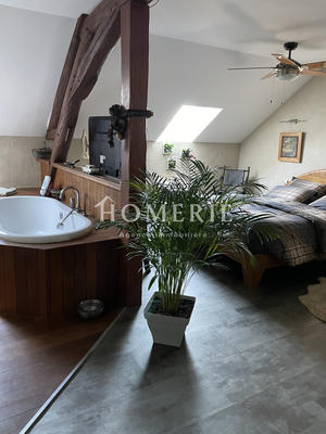 Maison - 260 m² - 12 pièces